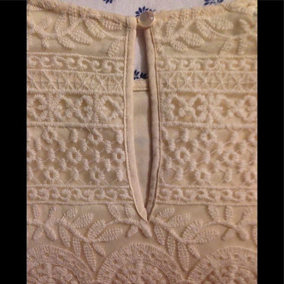 Embroidered Lace Blouse 👚 - Picture 3 of 3